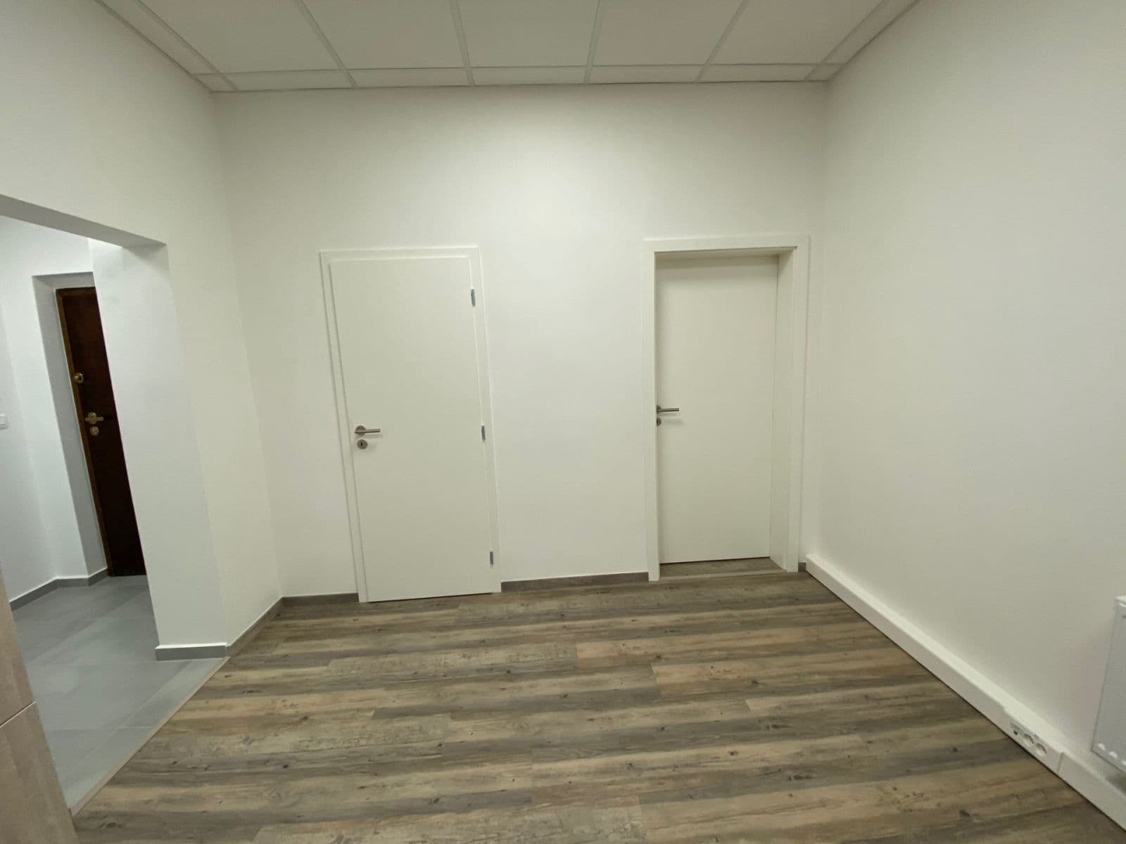 Prenájom nebytového priestoru 111 m², Karlínské náměstí, Praha, Praha Prenájom nebytového priestoru 111 m², Karlínské náměstí, Praha, Praha