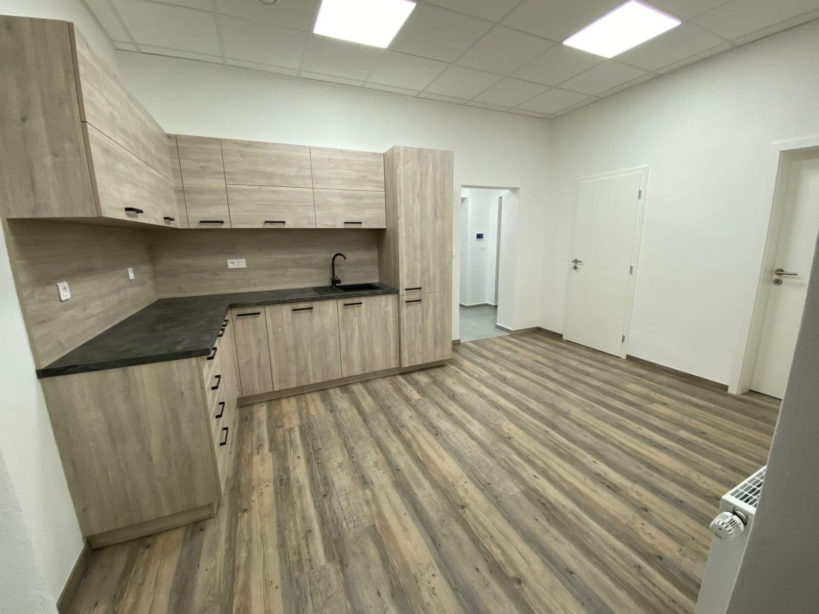 Prenájom nebytového priestoru 111 m², Karlínské náměstí, Praha, Praha Prenájom nebytového priestoru 111 m², Karlínské náměstí, Praha, Praha