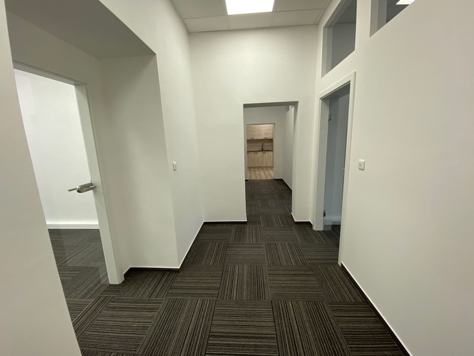 Prenájom nebytového priestoru 111 m², Karlínské náměstí, Praha, Praha Prenájom nebytového priestoru 111 m², Karlínské náměstí, Praha, Praha