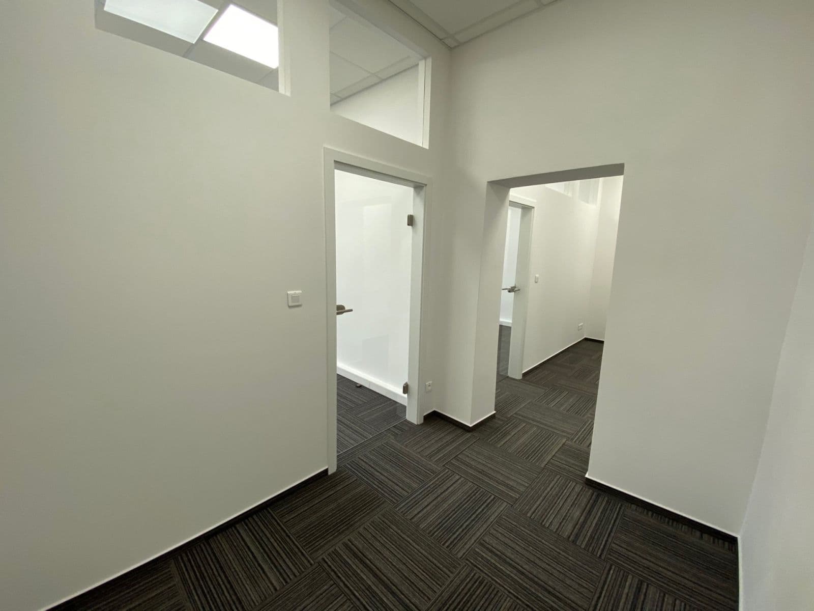 Prenájom nebytového priestoru 111 m², Karlínské náměstí, Praha, Praha Prenájom nebytového priestoru 111 m², Karlínské náměstí, Praha, Praha