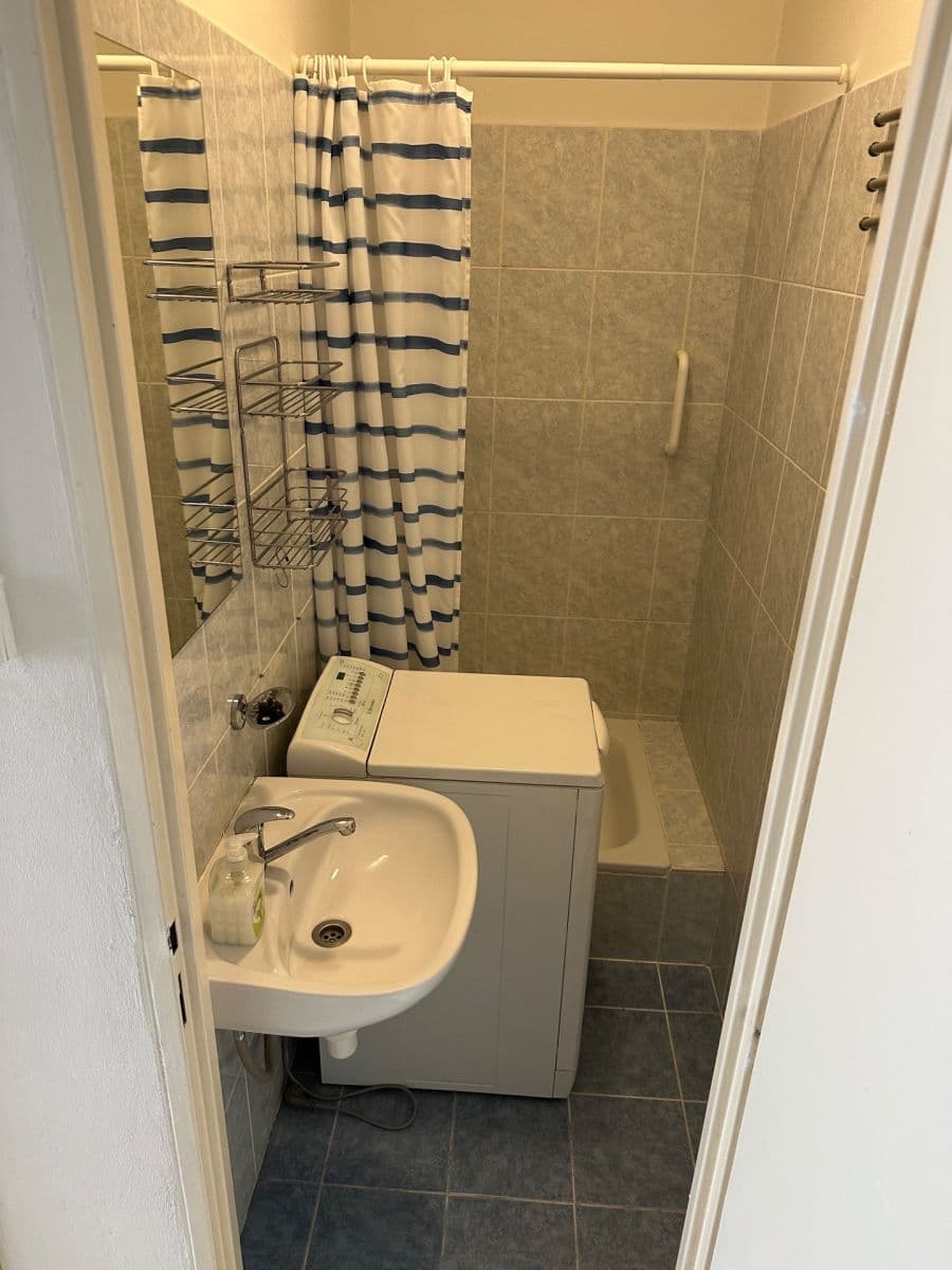 Prenájom bytu 1-izbový 28 m², Nad Lesním divadlem, Praha, Praha Prenájom bytu 1-izbový 28 m², Nad Lesním divadlem, Praha, Praha