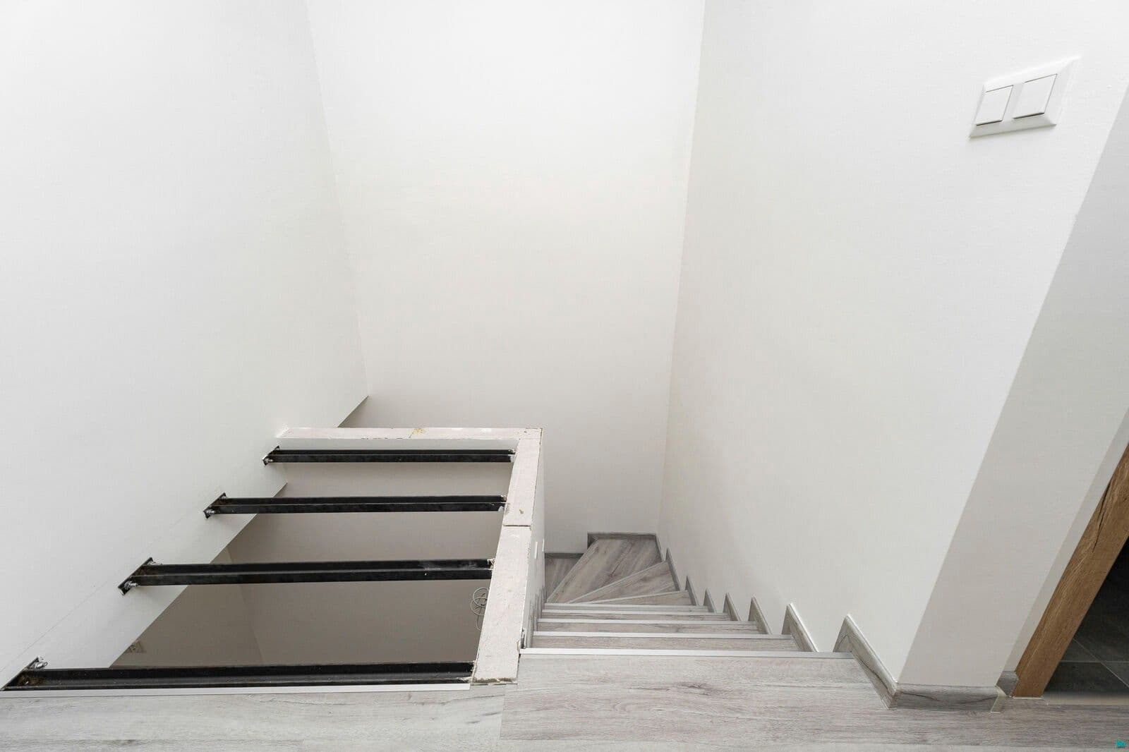 Prenájom bytu 3-izbový 73 m², náměstí Antonie Bejdové, Ostrava, Moravskoslezský kraj Prenájom bytu 3-izbový 73 m², náměstí Antonie Bejdové, Ostrava, Moravskoslezský kraj