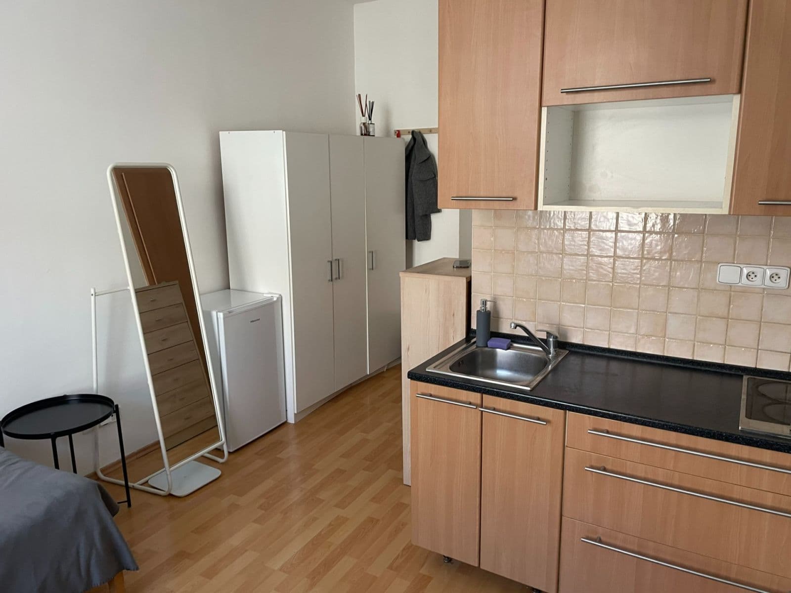 Prenájom bytu 1-izbový 20 m², Holandská, Praha, Praha Prenájom bytu 1-izbový 20 m², Holandská, Praha, Praha