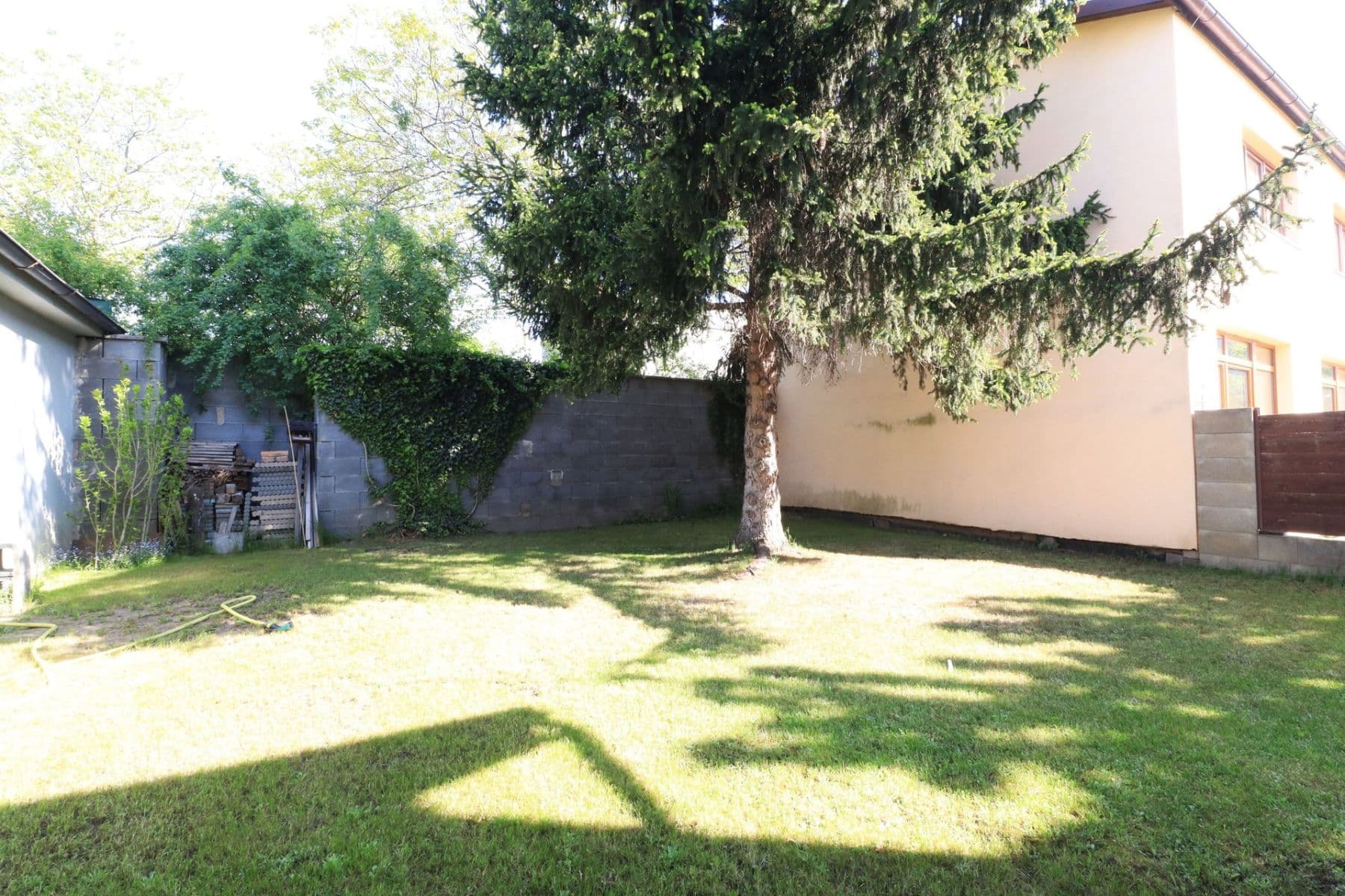 Prenájom domu 140 m², pozemek 335 m², V padolině, Praha, Praha Prenájom domu 140 m², pozemek 335 m², V padolině, Praha, Praha