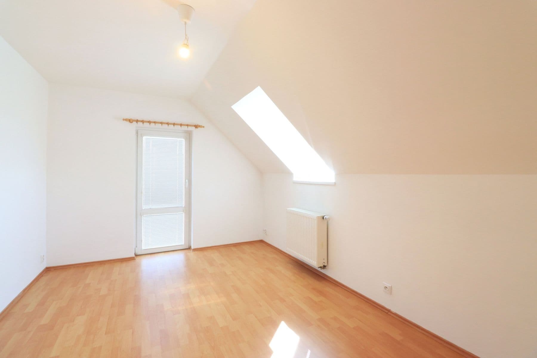 Prenájom domu 140 m², pozemek 335 m², V padolině, Praha, Praha Prenájom domu 140 m², pozemek 335 m², V padolině, Praha, Praha