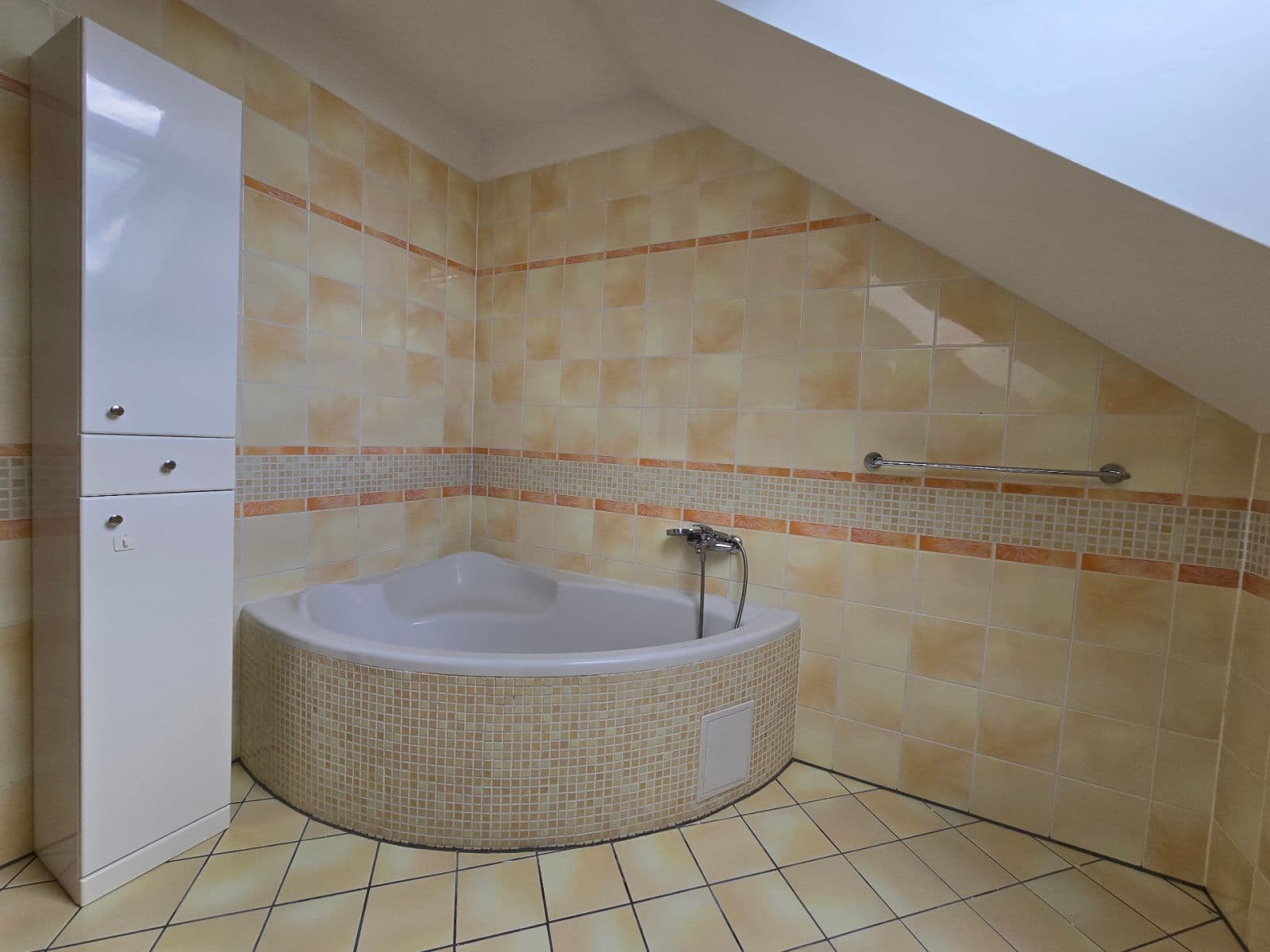 Predaj bytu 3-izbový 93 m², Dražická, Benátky nad Jizerou, Středočeský kraj Predaj bytu 3-izbový 93 m², Dražická, Benátky nad Jizerou, Středočeský kraj