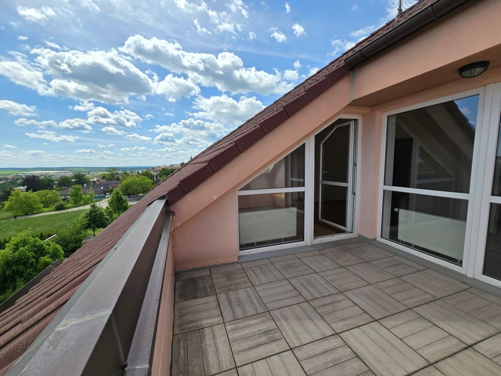 Predaj bytu 3-izbový 93 m², Dražická, Benátky nad Jizerou, Středočeský kraj Predaj bytu 3-izbový 93 m², Dražická, Benátky nad Jizerou, Středočeský kraj