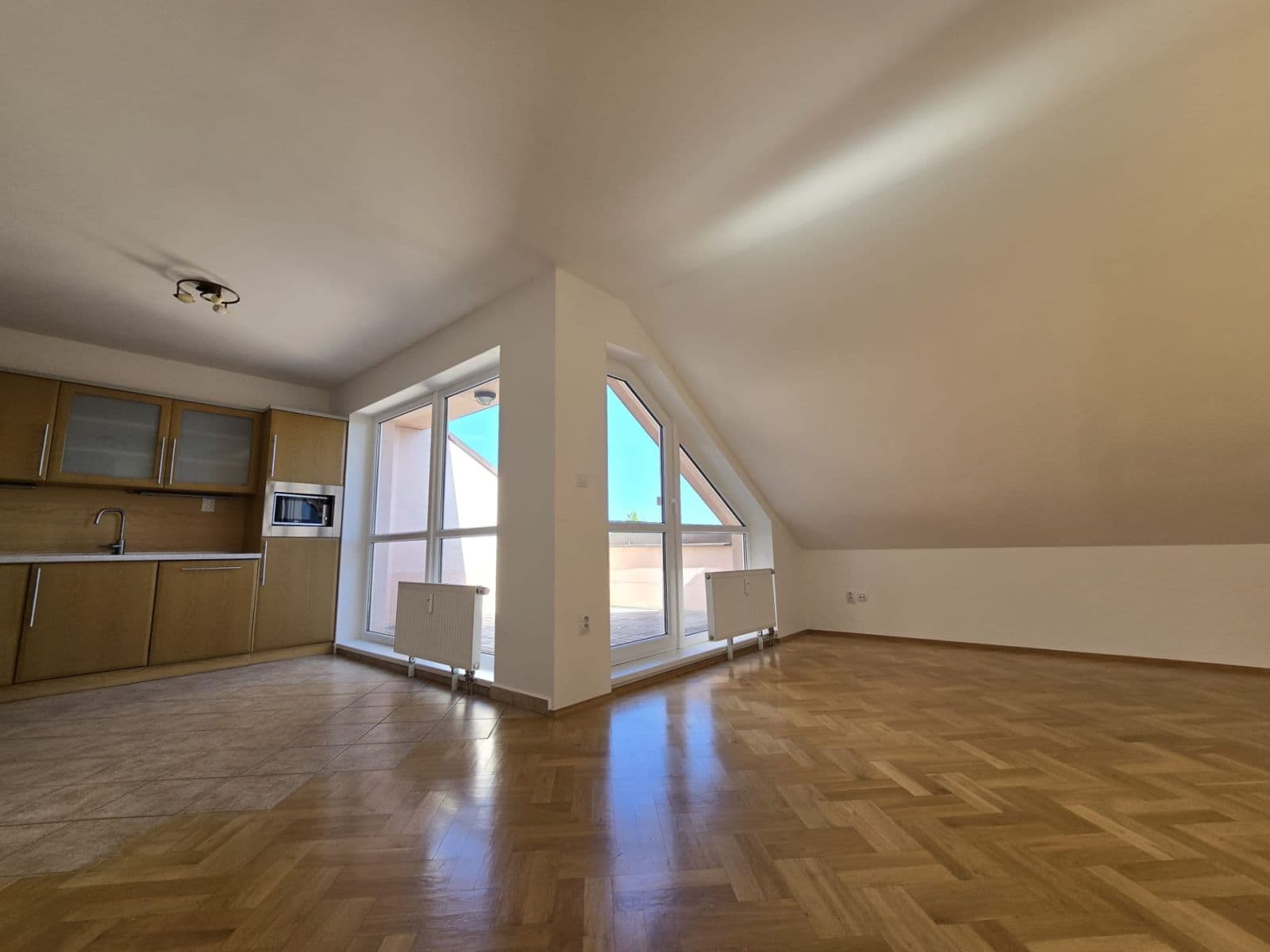 Predaj bytu 3-izbový 93 m², Dražická, Benátky nad Jizerou, Středočeský kraj Predaj bytu 3-izbový 93 m², Dražická, Benátky nad Jizerou, Středočeský kraj