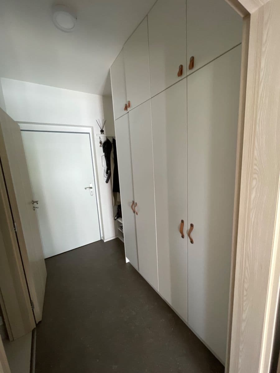 Prenájom bytu 1-izbový 34 m², Eduarda Hamburgera, Olomouc, Olomoucký kraj Prenájom bytu 1-izbový 34 m², Eduarda Hamburgera, Olomouc, Olomoucký kraj
