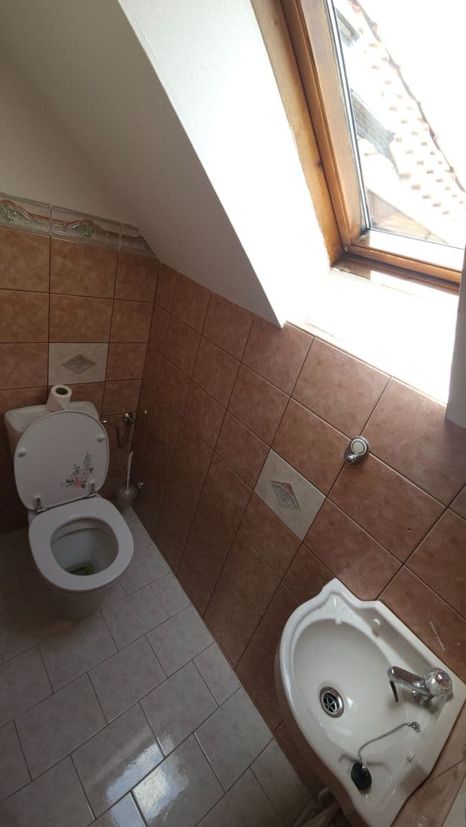 Prenájom domu 99 m², pozemok 500 m², náměstí 5. května, Jinočany, Středočeský kraj Prenájom domu 99 m², pozemok 500 m², náměstí 5. května, Jinočany, Středočeský kraj