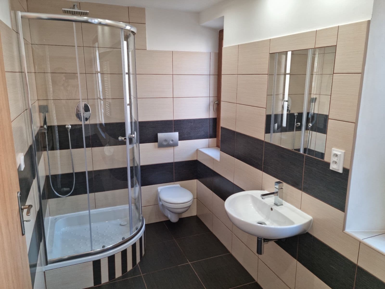 Predaj domu 570 m², pozemek 381 m², Vaňurova, Liberec, Liberecký kraj Predaj domu 570 m², pozemek 381 m², Vaňurova, Liberec, Liberecký kraj