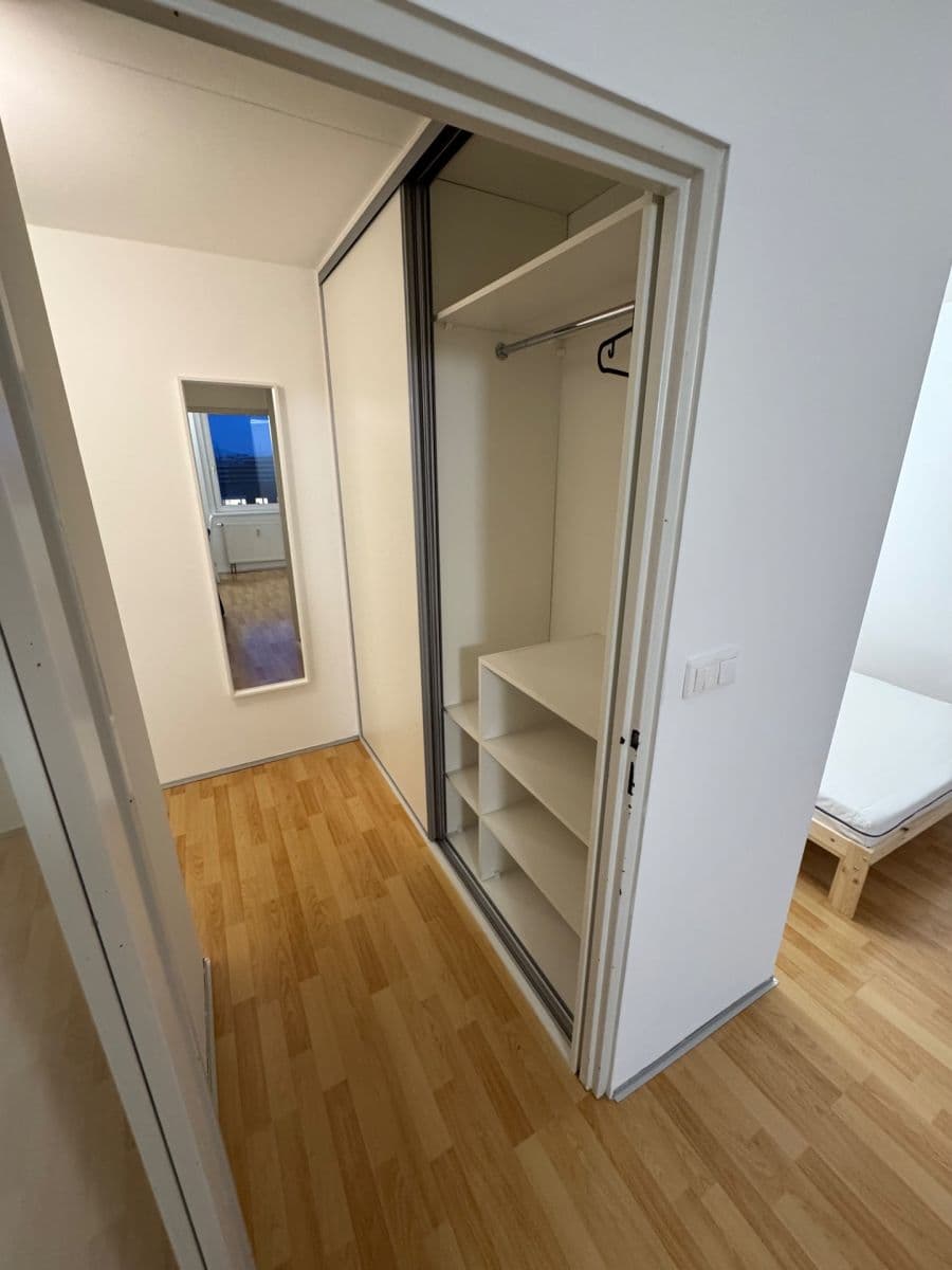 Prenájom bytu 1-izbový 36 m², Molákova, Praha, Praha Prenájom bytu 1-izbový 36 m², Molákova, Praha, Praha