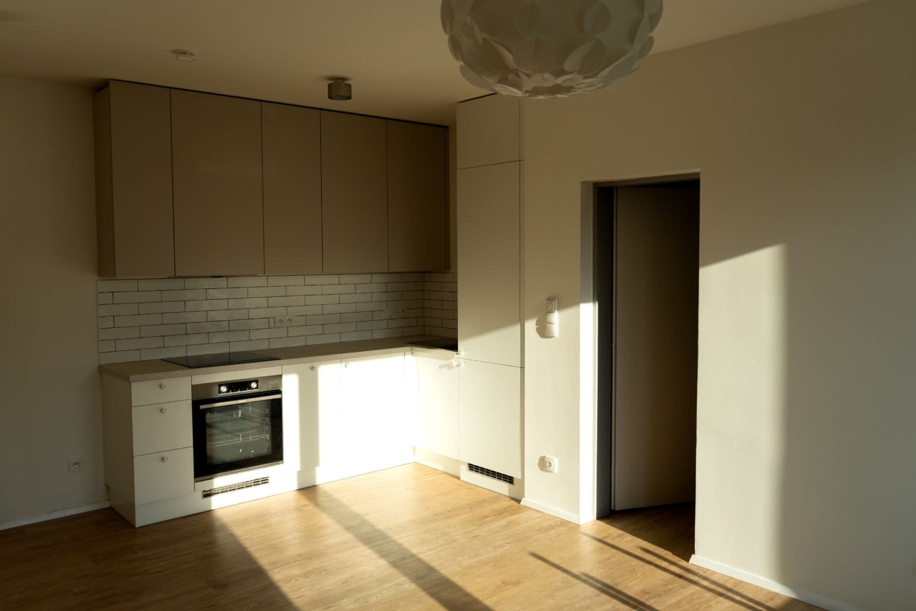 Prenájom bytu 2-izbový 35 m², Karlovarská, Praha, Praha Prenájom bytu 2-izbový 35 m², Karlovarská, Praha, Praha