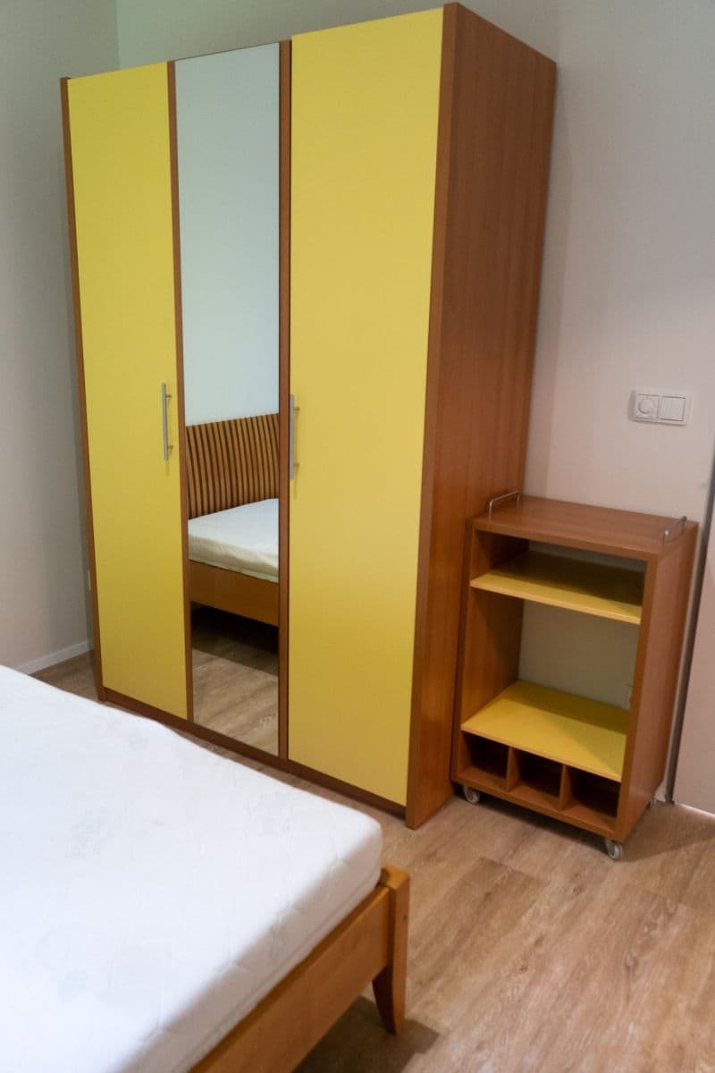 Prenájom bytu 2-izbový 35 m², Karlovarská, Praha, Praha Prenájom bytu 2-izbový 35 m², Karlovarská, Praha, Praha