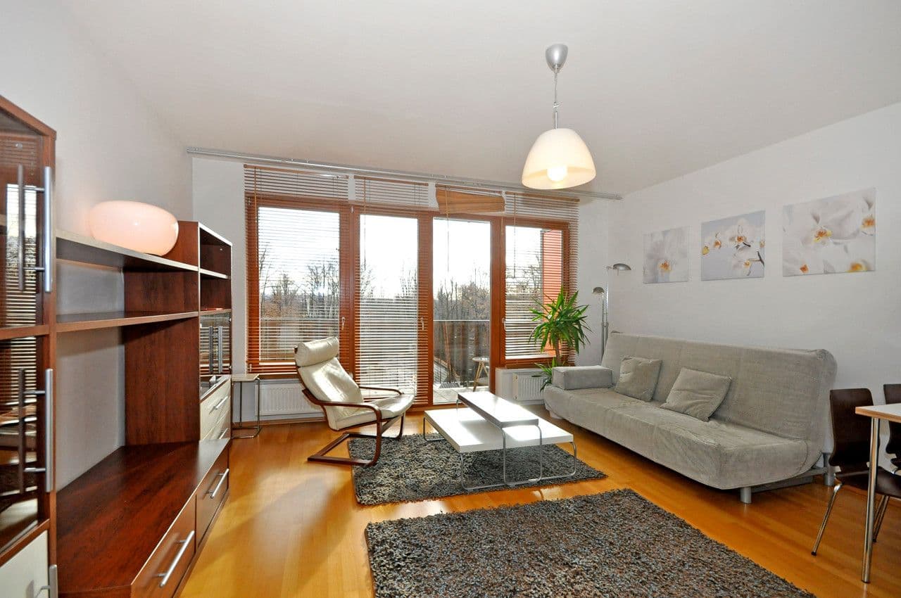 Prenájom bytu 1-izbový 38 m², Názovská, Praha, Praha Prenájom bytu 1-izbový 38 m², Názovská, Praha, Praha