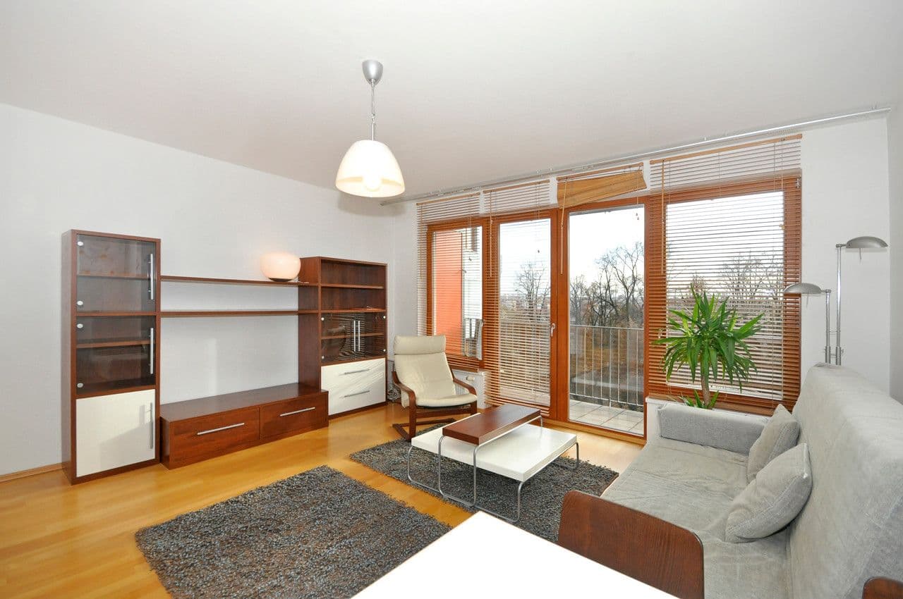 Prenájom bytu 1-izbový 38 m², Názovská, Praha, Praha Prenájom bytu 1-izbový 38 m², Názovská, Praha, Praha
