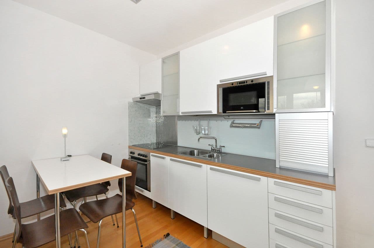 Prenájom bytu 1-izbový 38 m², Názovská, Praha, Praha Prenájom bytu 1-izbový 38 m², Názovská, Praha, Praha
