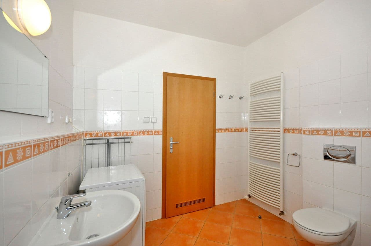 Prenájom bytu 1-izbový 38 m², Názovská, Praha, Praha Prenájom bytu 1-izbový 38 m², Názovská, Praha, Praha