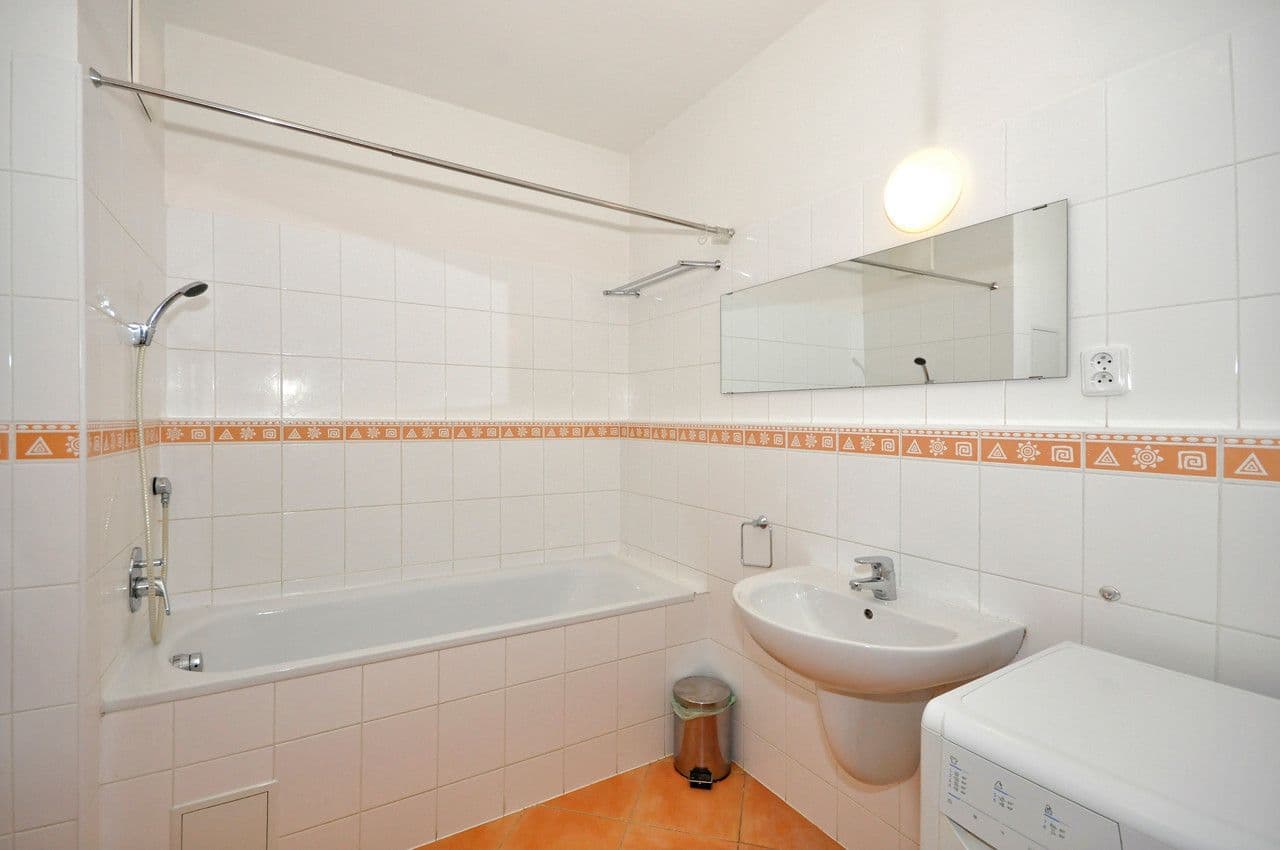 Prenájom bytu 1-izbový 38 m², Názovská, Praha, Praha Prenájom bytu 1-izbový 38 m², Názovská, Praha, Praha