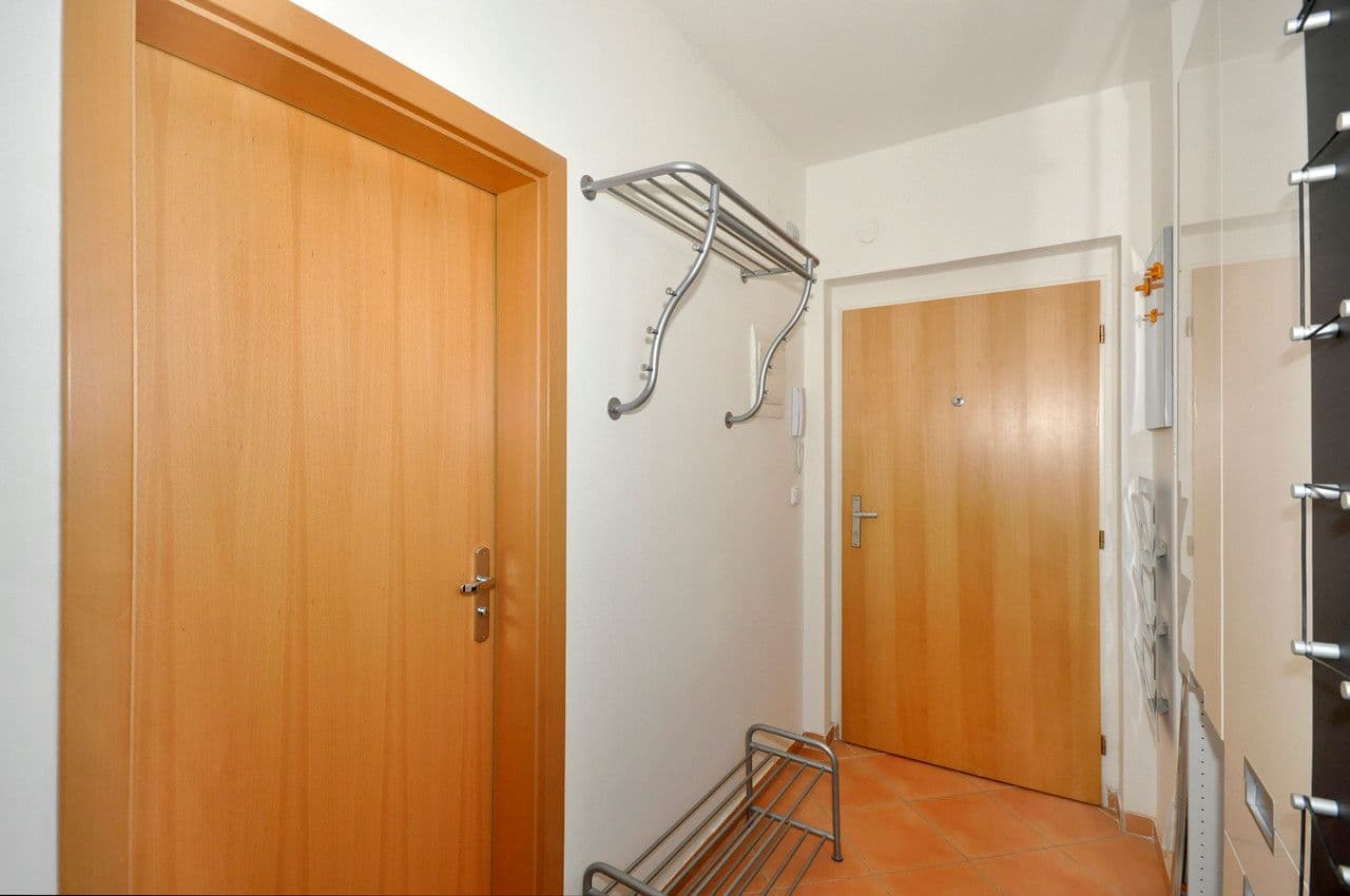 Prenájom bytu 1-izbový 38 m², Názovská, Praha, Praha Prenájom bytu 1-izbový 38 m², Názovská, Praha, Praha