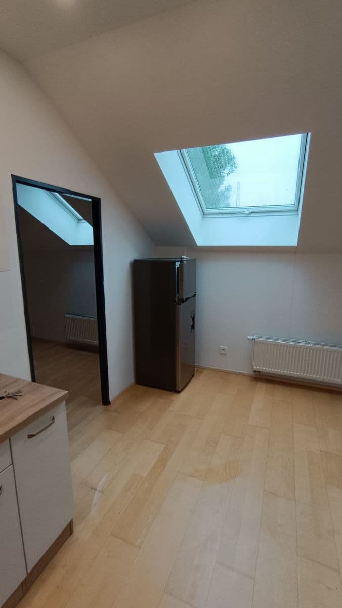Prenájom bytu 2-izbový 42 m², Nerudova, Hradec Králové, Královéhradecký kraj Prenájom bytu 2-izbový 42 m², Nerudova, Hradec Králové, Královéhradecký kraj