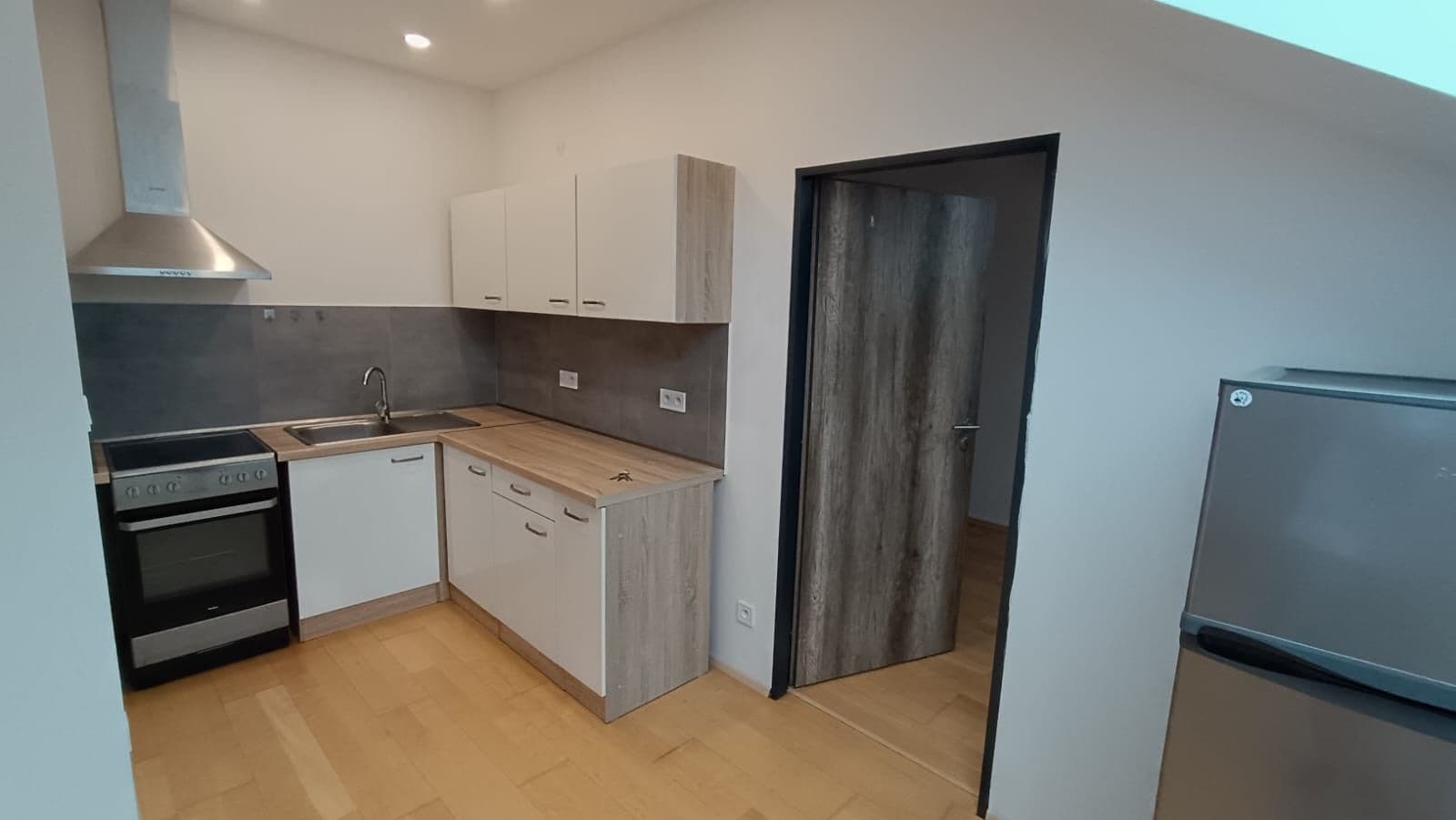 Prenájom bytu 2-izbový 42 m², Nerudova, Hradec Králové, Královéhradecký kraj Prenájom bytu 2-izbový 42 m², Nerudova, Hradec Králové, Královéhradecký kraj