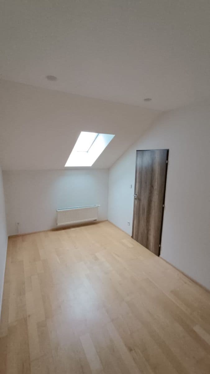 Prenájom bytu 2-izbový 42 m², Nerudova, Hradec Králové, Královéhradecký kraj Prenájom bytu 2-izbový 42 m², Nerudova, Hradec Králové, Královéhradecký kraj