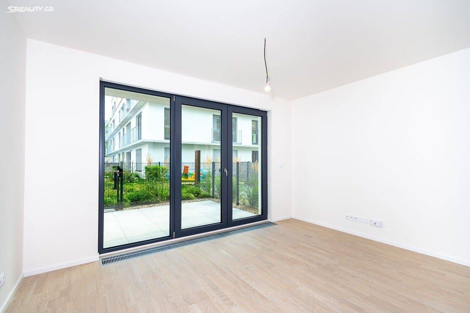 Prenájom bytu 1-izbový 32 m², Šenácká, Praha, Praha Prenájom bytu 1-izbový 32 m², Šenácká, Praha, Praha