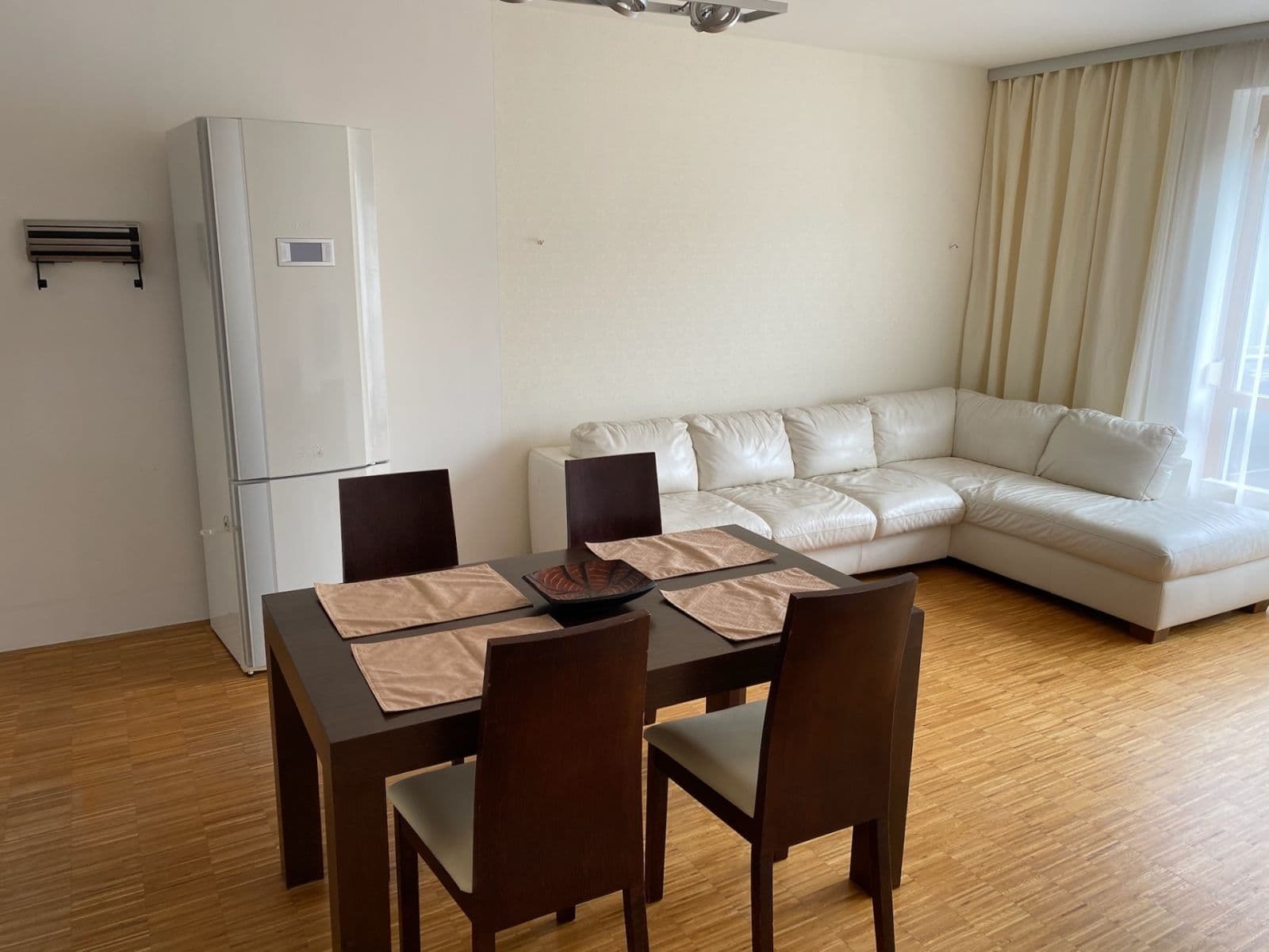 Prenájom bytu 2-izbový 68 m², Univerzitní, Praha, Praha Prenájom bytu 2-izbový 68 m², Univerzitní, Praha, Praha