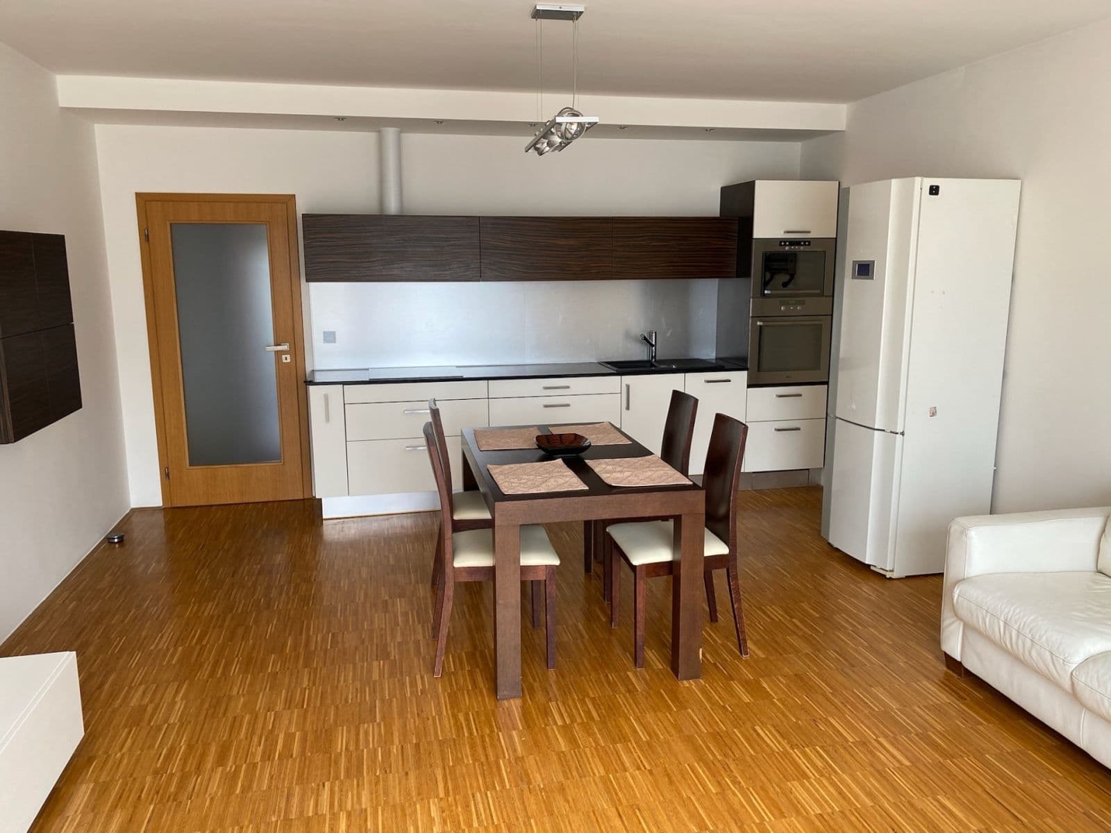 Prenájom bytu 2-izbový 68 m², Univerzitní, Praha, Praha Prenájom bytu 2-izbový 68 m², Univerzitní, Praha, Praha