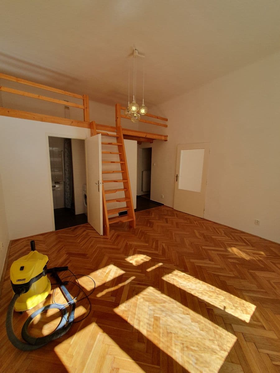 Prenájom bytu 2-izbový 40 m², Šumavská, Praha, Praha Prenájom bytu 2-izbový 40 m², Šumavská, Praha, Praha