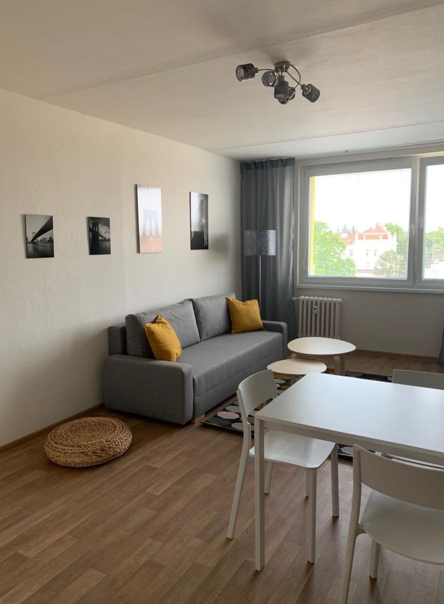 Prenájom bytu 2-izbový 43 m², Dr. Horákové, Poděbrady, Středočeský kraj Prenájom bytu 2-izbový 43 m², Dr. Horákové, Poděbrady, Středočeský kraj