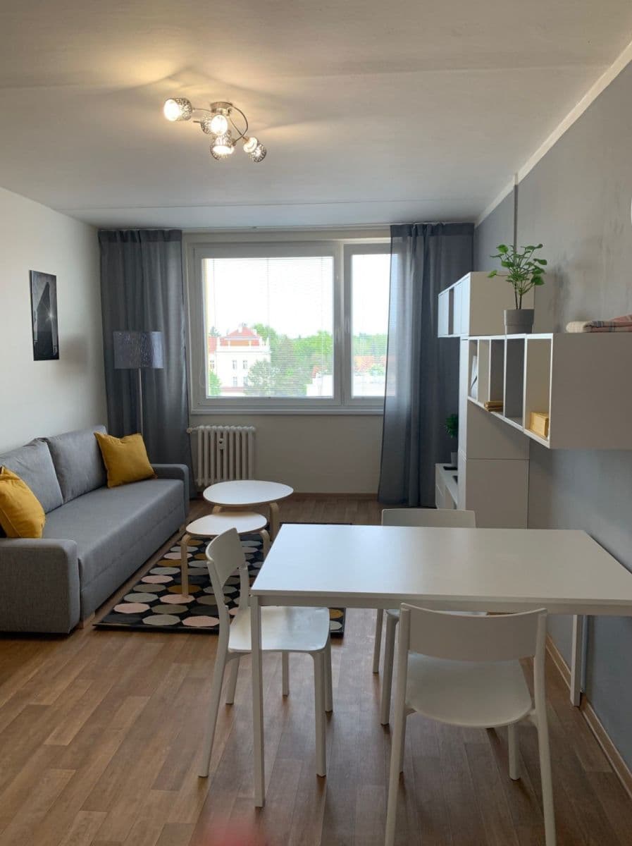 Prenájom bytu 2-izbový 43 m², Dr. Horákové, Poděbrady, Středočeský kraj Prenájom bytu 2-izbový 43 m², Dr. Horákové, Poděbrady, Středočeský kraj