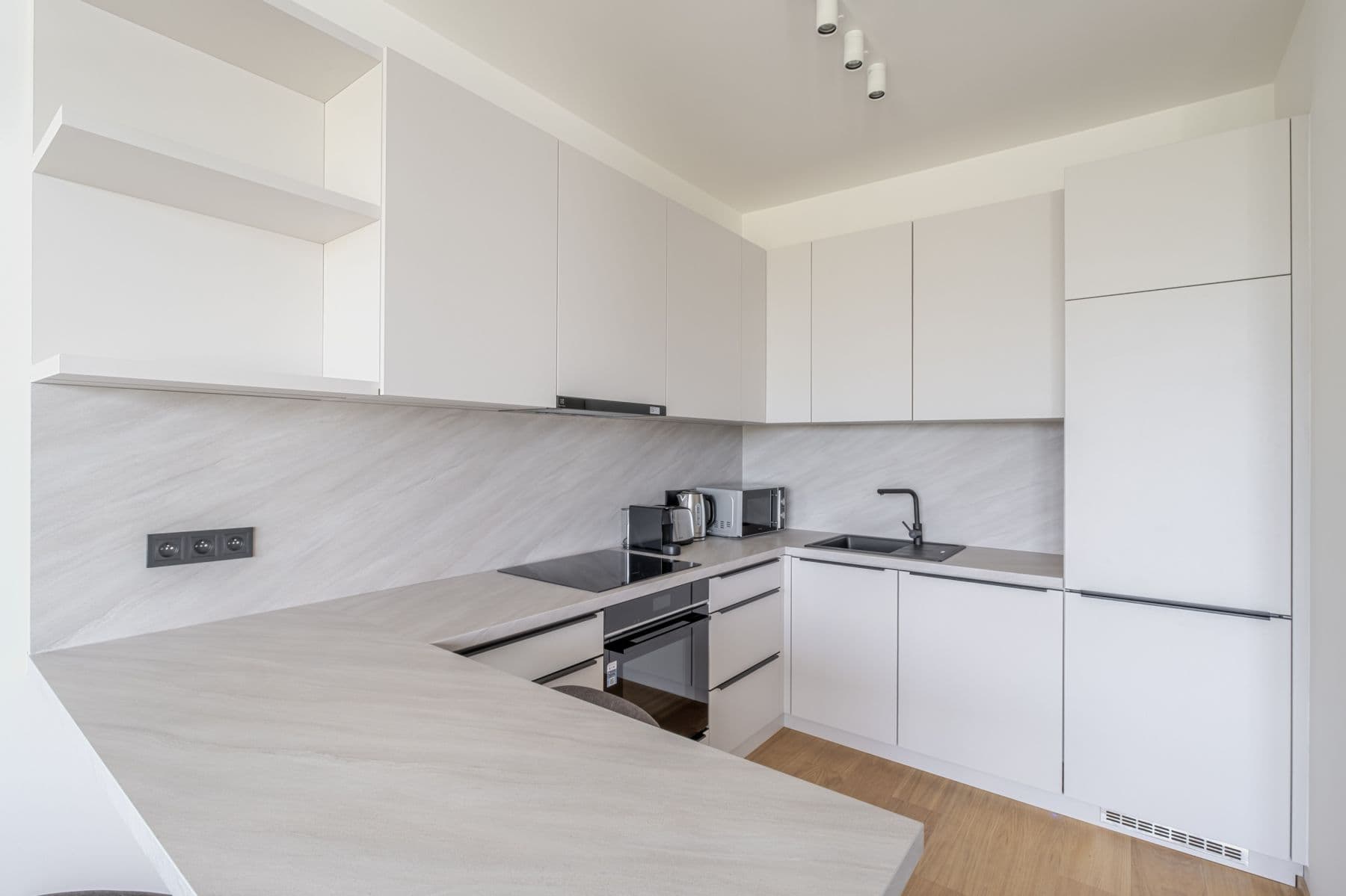 Prenájom bytu 55 m², V Třešňovce, Praha, Praha Prenájom bytu 55 m², V Třešňovce, Praha, Praha