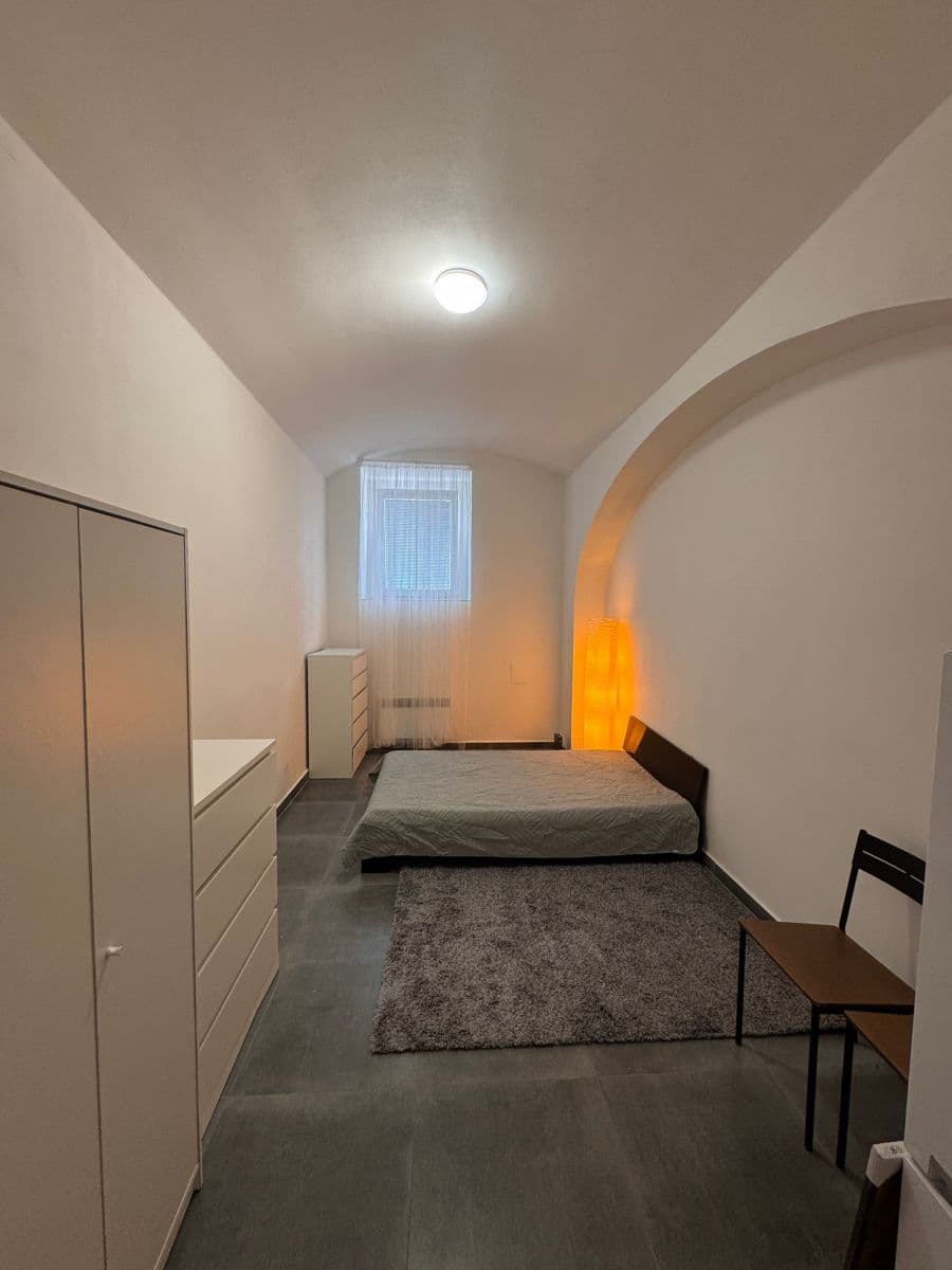 Prenájom bytu 30 m², U Nikolajky, Praha, Praha Prenájom bytu 30 m², U Nikolajky, Praha, Praha