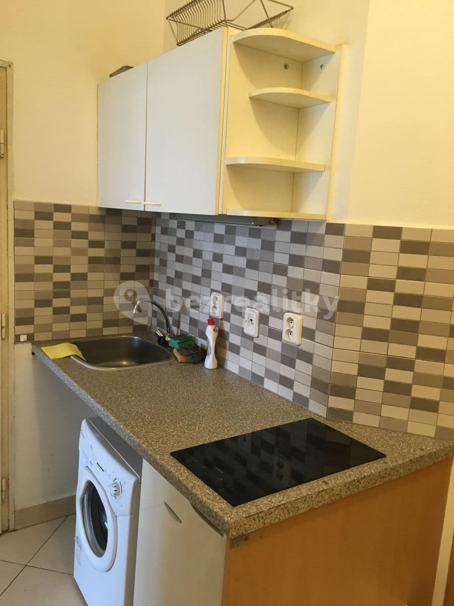 Prenájom bytu 1-izbový 32 m², U Pernštejnských, Praha, Praha Prenájom bytu 1-izbový 32 m², U Pernštejnských, Praha, Praha