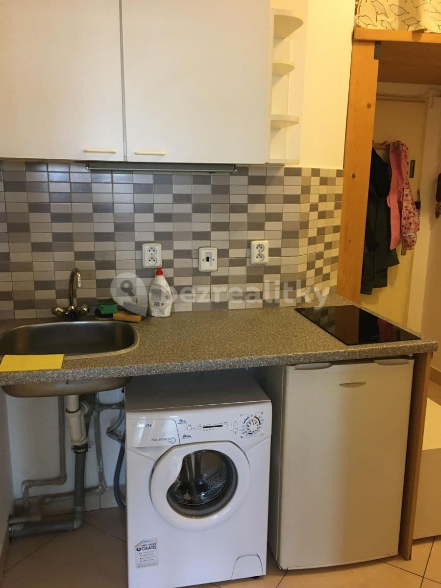 Prenájom bytu 1-izbový 32 m², U Pernštejnských, Praha, Praha Prenájom bytu 1-izbový 32 m², U Pernštejnských, Praha, Praha