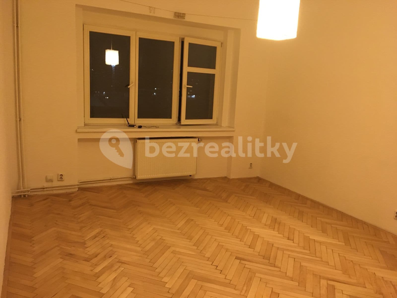 Prenájom bytu 1-izbový 32 m², U Pernštejnských, Praha, Praha Prenájom bytu 1-izbový 32 m², U Pernštejnských, Praha, Praha