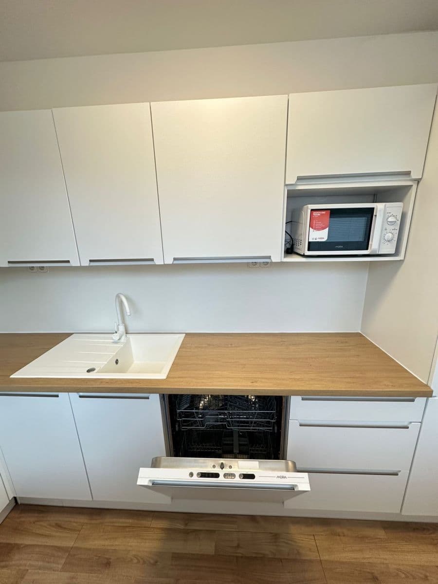 Prenájom bytu 2-izbový 70 m², Před Ústavem, Praha, Praha Prenájom bytu 2-izbový 70 m², Před Ústavem, Praha, Praha