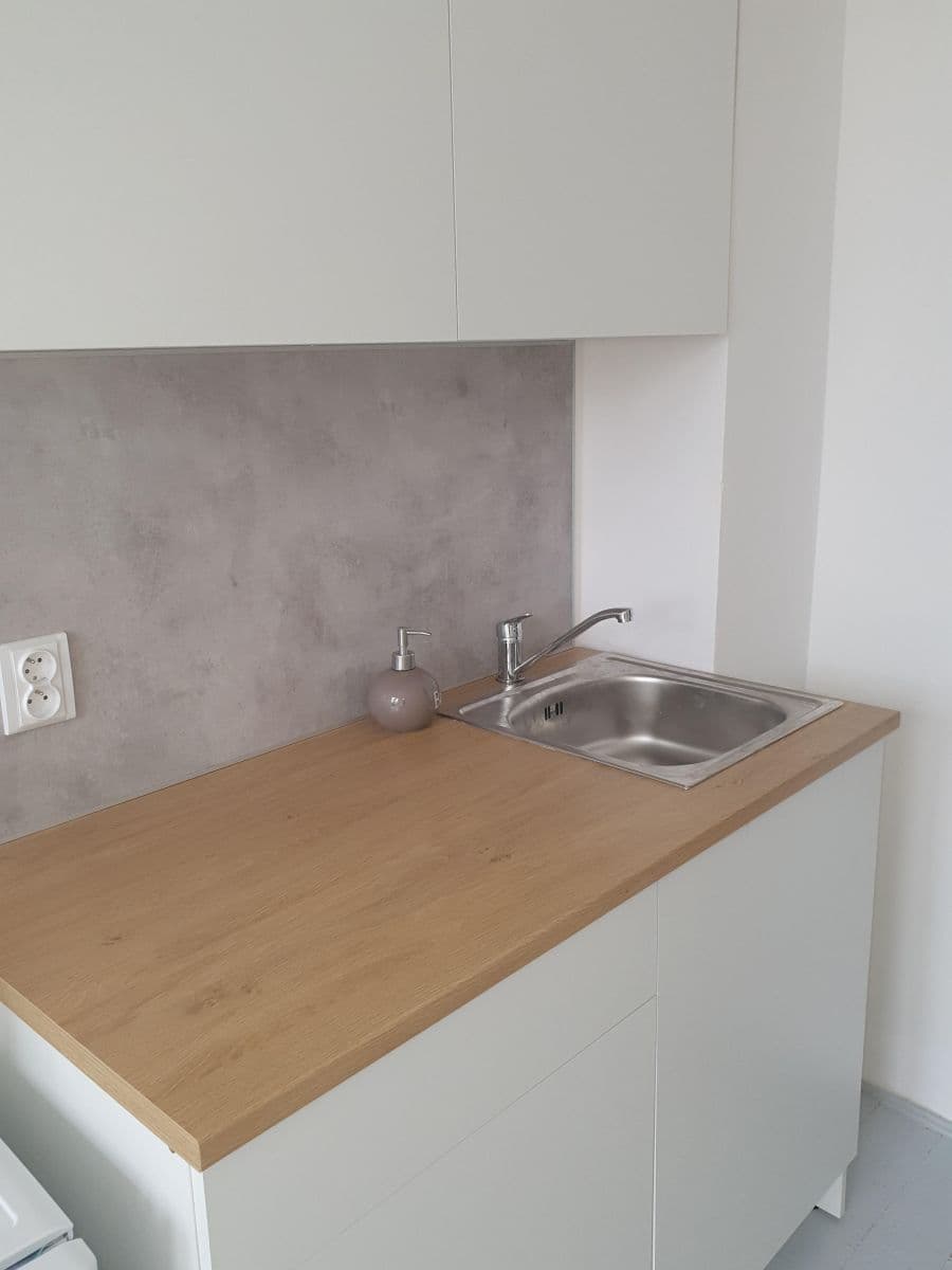 Prenájom bytu Garsoniéra 22 m², Moskevská, Praha, Praha Prenájom bytu Garsoniéra 22 m², Moskevská, Praha, Praha