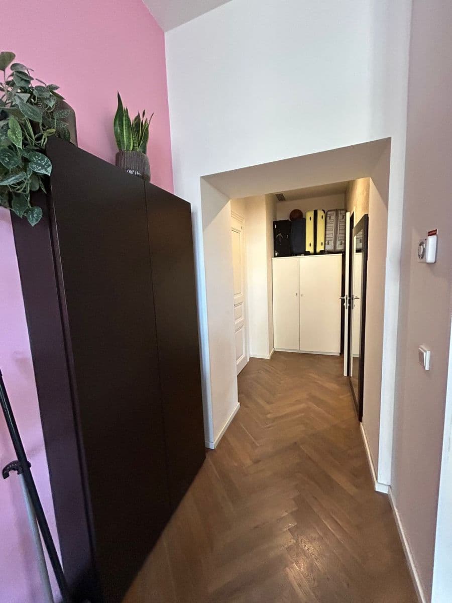 Prenájom bytu 2-izbový 60 m², Staropramenná, Praha, Praha Prenájom bytu 2-izbový 60 m², Staropramenná, Praha, Praha