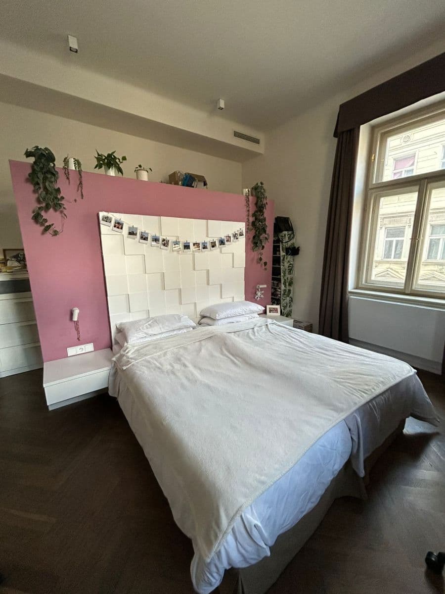 Prenájom bytu 2-izbový 60 m², Staropramenná, Praha, Praha Prenájom bytu 2-izbový 60 m², Staropramenná, Praha, Praha