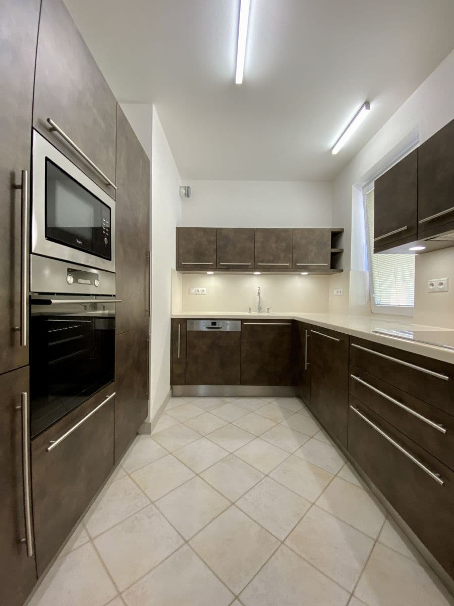 Prenájom bytu 2-izbový 55 m², Nárožní, Praha, Praha Prenájom bytu 2-izbový 55 m², Nárožní, Praha, Praha