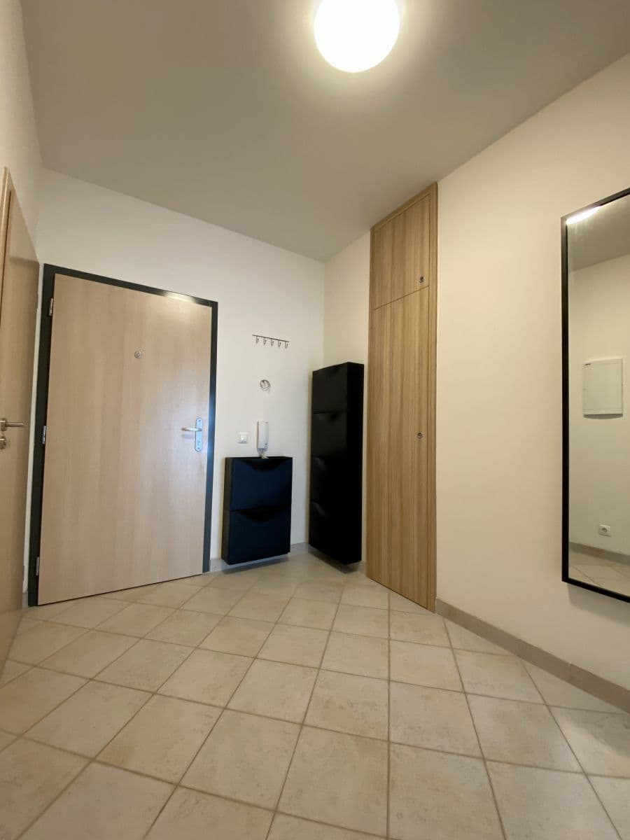 Prenájom bytu 2-izbový 55 m², Nárožní, Praha, Praha Prenájom bytu 2-izbový 55 m², Nárožní, Praha, Praha