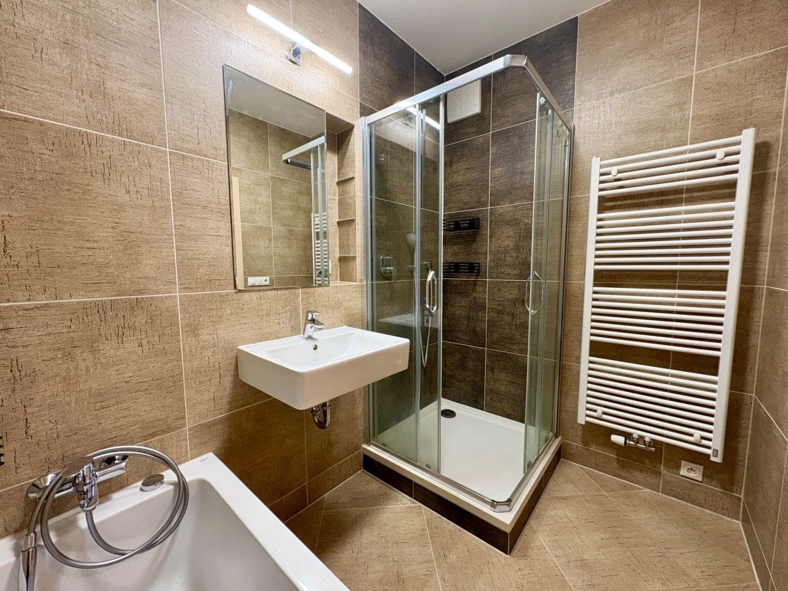 Prenájom bytu 2-izbový 55 m², Nárožní, Praha, Praha Prenájom bytu 2-izbový 55 m², Nárožní, Praha, Praha
