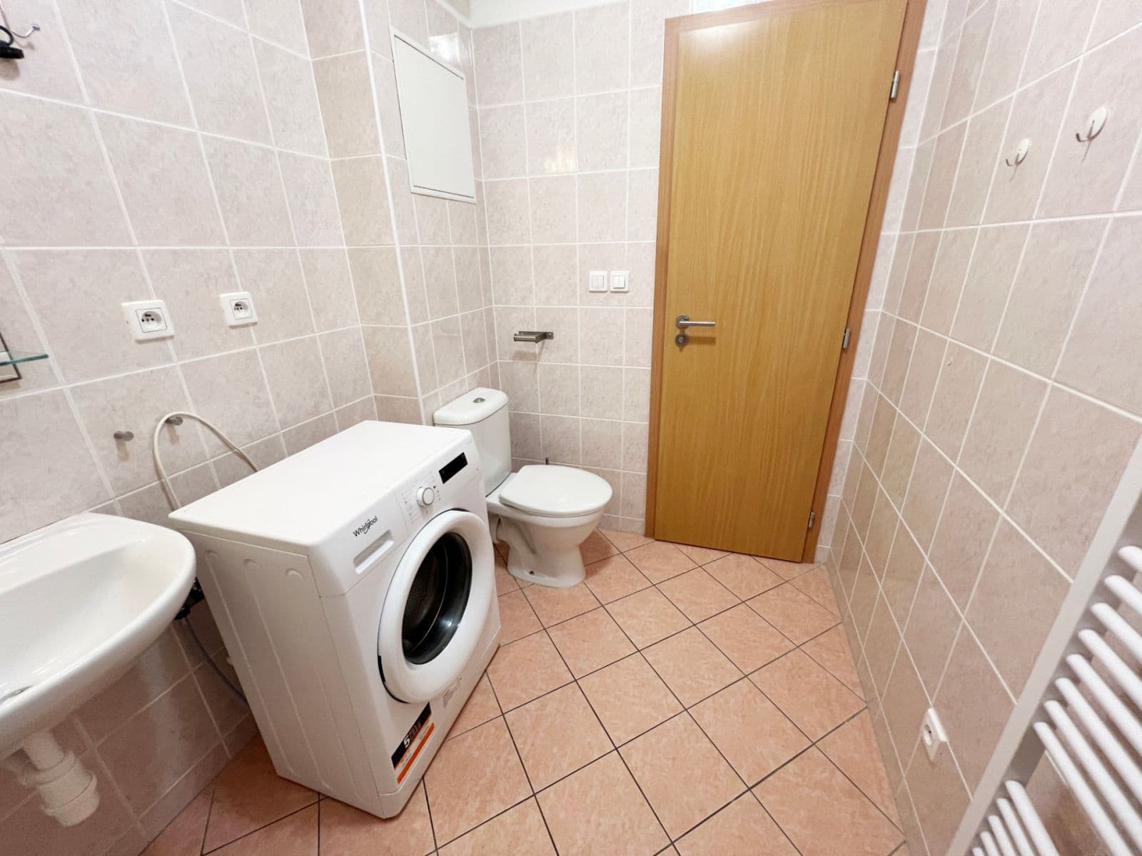 Prenájom bytu 1-izbový 37 m², Boloňská, Praha, Praha Prenájom bytu 1-izbový 37 m², Boloňská, Praha, Praha
