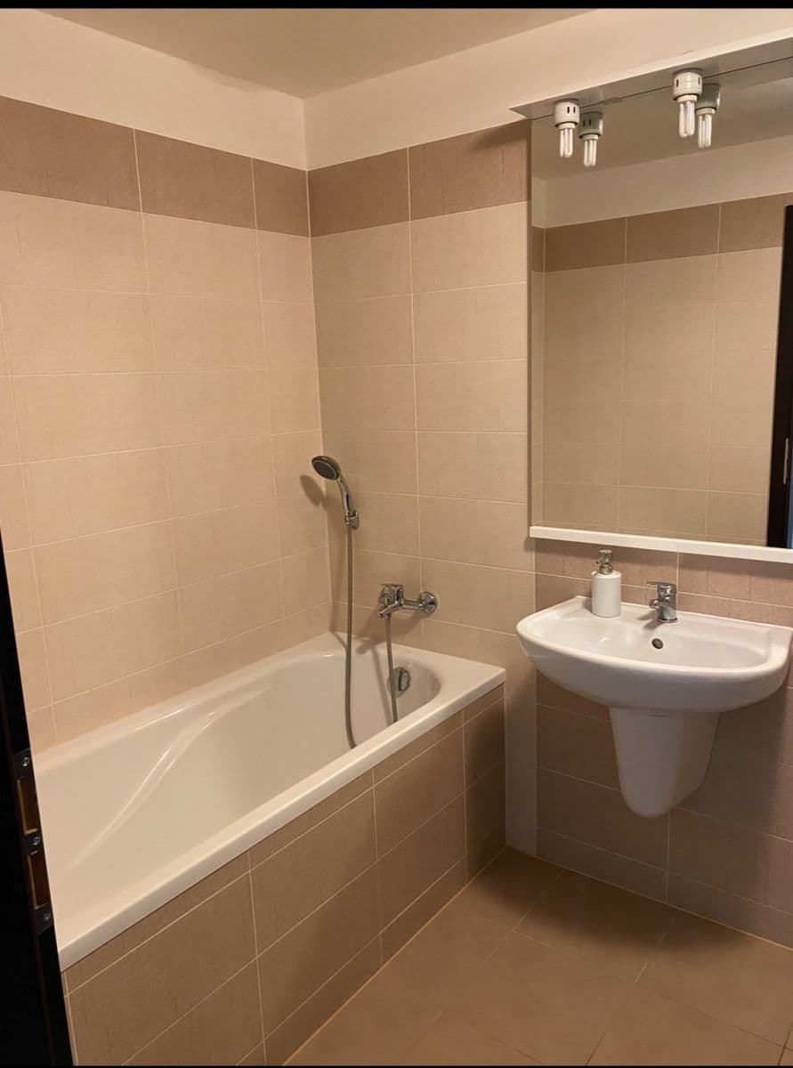 Prenájom bytu 2-izbový 54 m², Jablonského, Plzeň, Plzeňský kraj Prenájom bytu 2-izbový 54 m², Jablonského, Plzeň, Plzeňský kraj