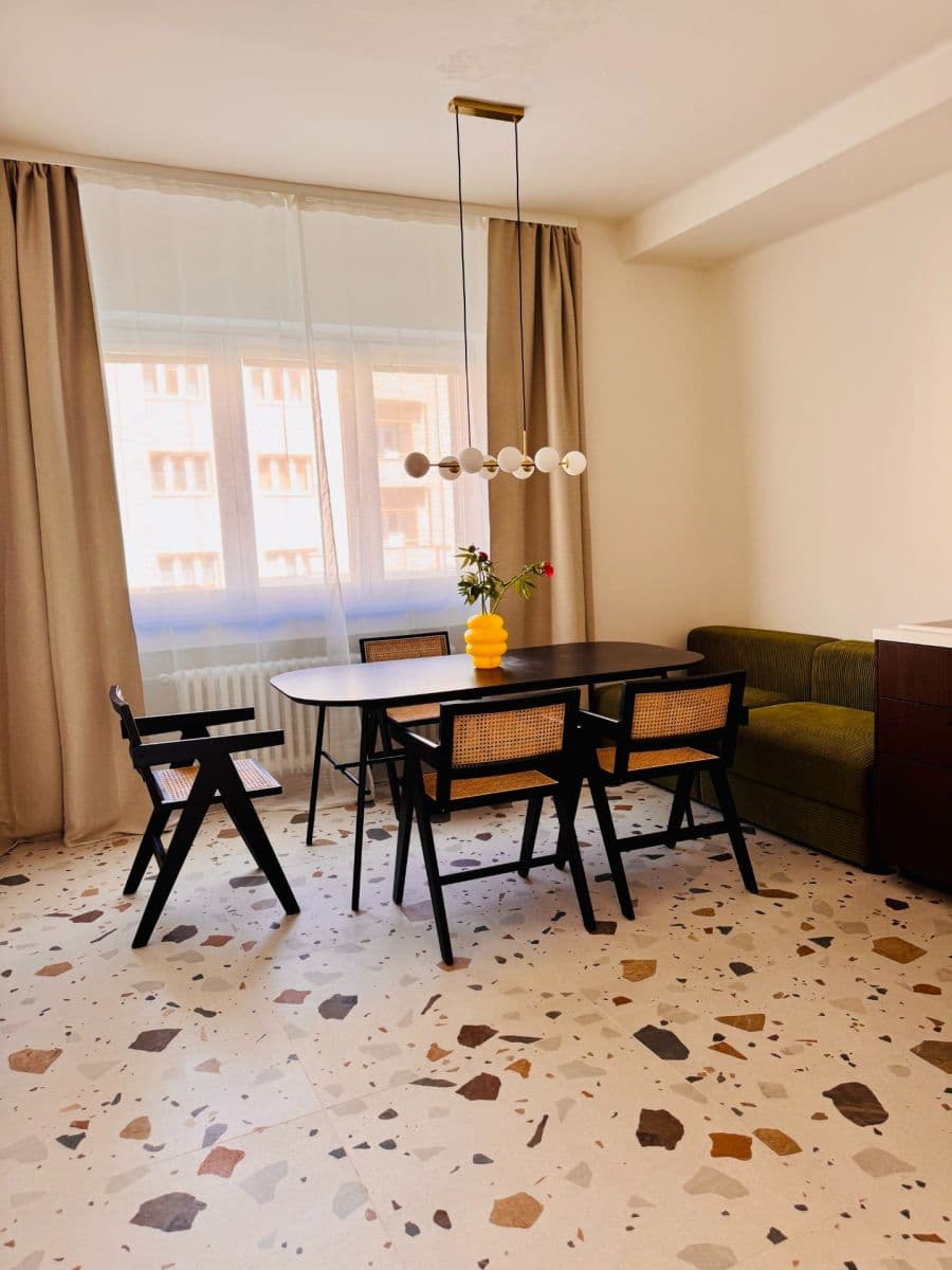 Prenájom bytu 3-izbový 82 m², 28. října, Ostrava, Moravskoslezský kraj Prenájom bytu 3-izbový 82 m², 28. října, Ostrava, Moravskoslezský kraj
