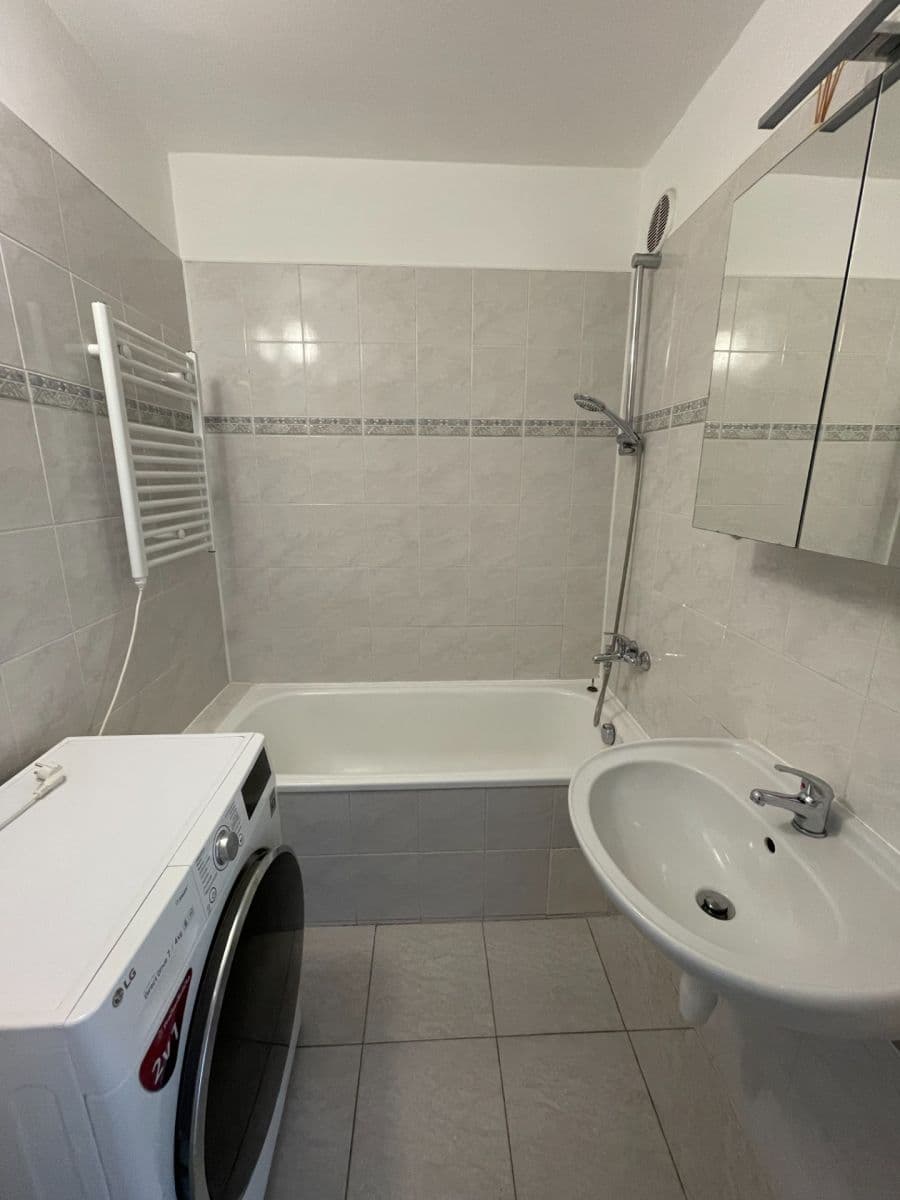 Prenájom bytu 3-izbový 80 m², Na Chobotě, Praha, Praha Prenájom bytu 3-izbový 80 m², Na Chobotě, Praha, Praha