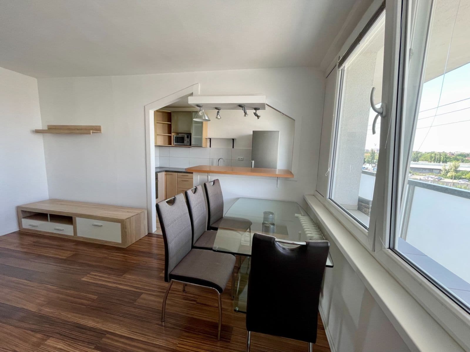 Prenájom bytu 3-izbový 80 m², Na Chobotě, Praha, Praha Prenájom bytu 3-izbový 80 m², Na Chobotě, Praha, Praha